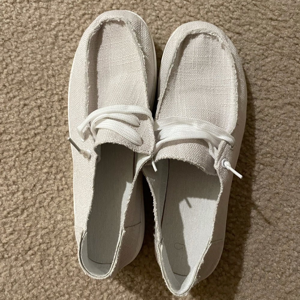 GUAGLL casual shoes size 9 never worn